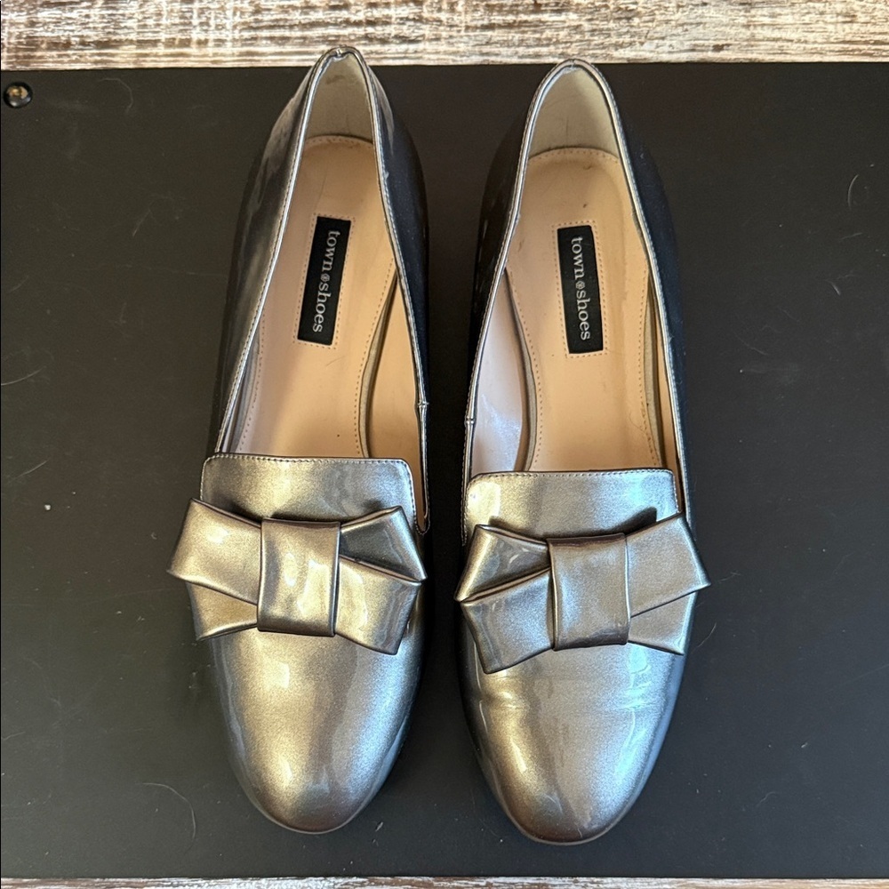Silver Bow pearl heel Loafers Town Shoes. Size 38.5. - Picture 2 of 5